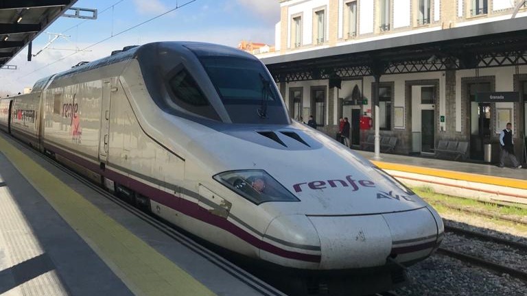 tren AVE pato estación Granada | @Clave_Economica