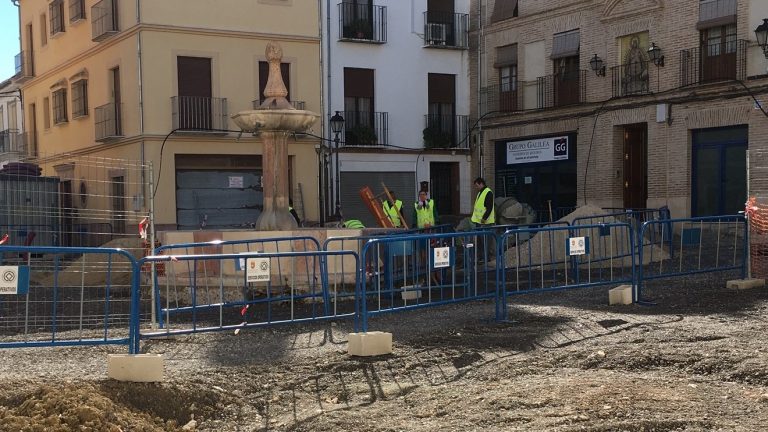 obra PFEA plaza San Bartolomé | @Clave_Economica