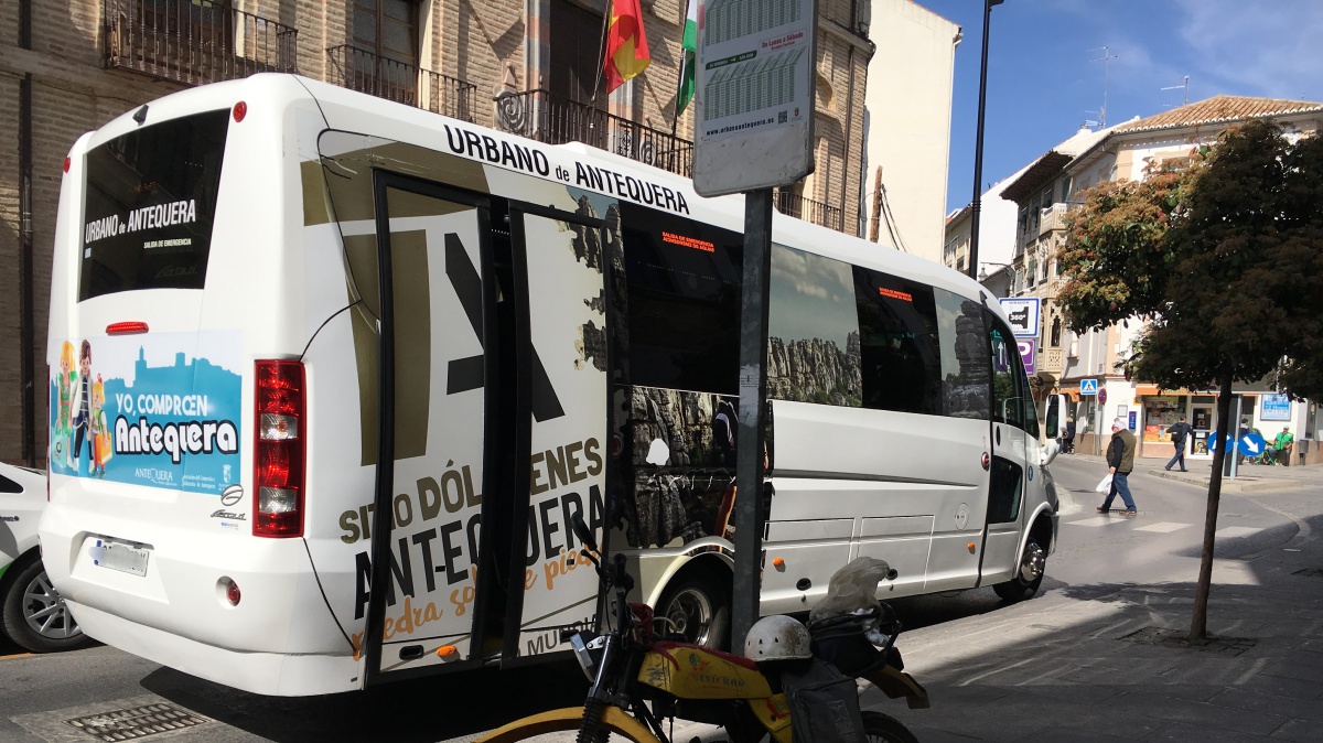 autobús urbano Antequera | @Clave_Economica