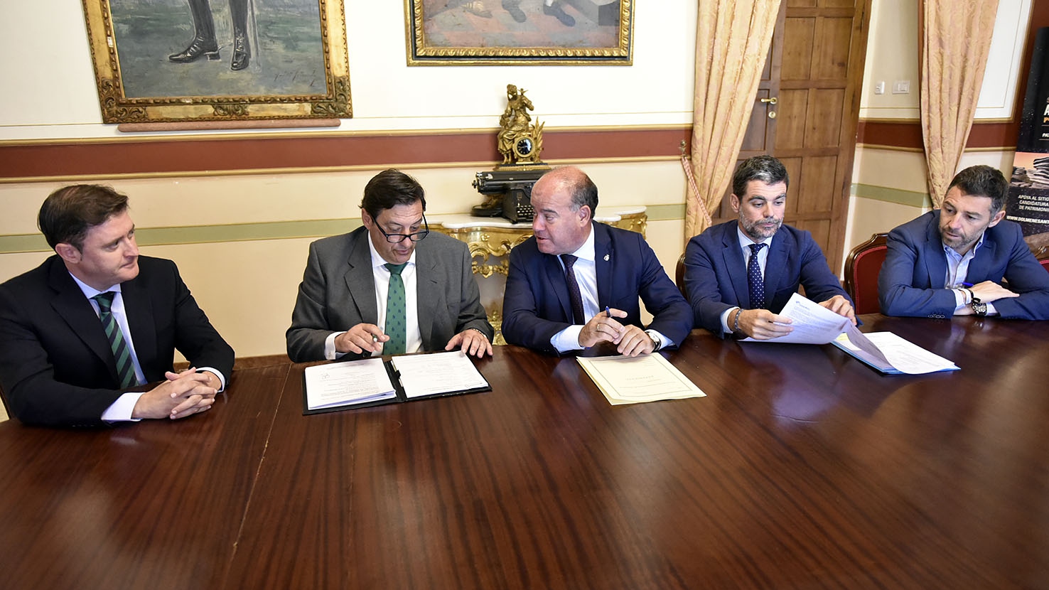 firma préstamo Unicaja acabar pabellón 15 julio