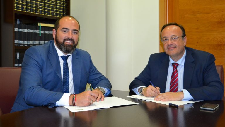 firma renovación convenio Dabo Consulting y Colegio Graduados Sociales Málaga