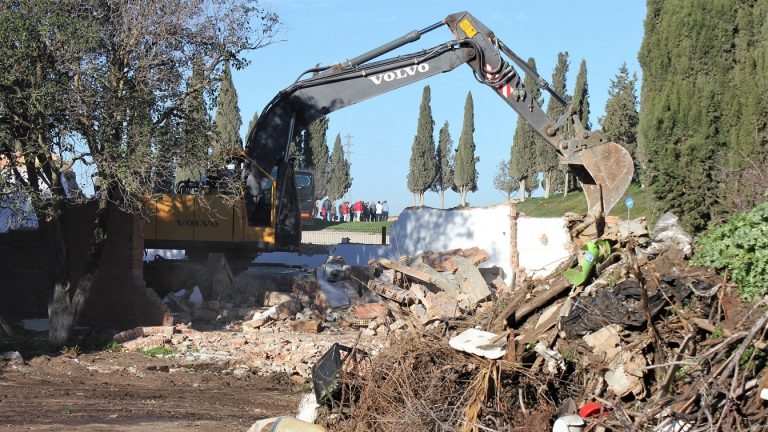 limpieza parcela anexa tholos Romeral | @Clave_Economica