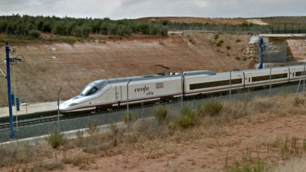 tren AVE llegando Santa Ana