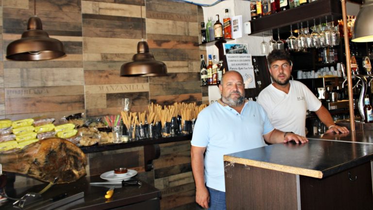 Carlos Gómez e hijo Mesón Carlos | @Clave_Economica