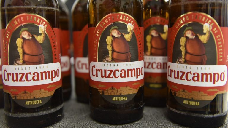 cerveza Cruzcampo edición Antequera