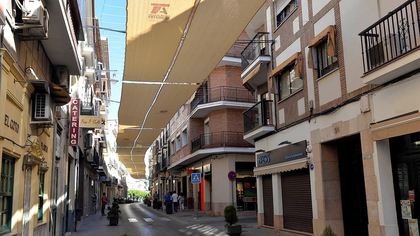 toldos calle Cantareros Antequera | @Clave_Económica