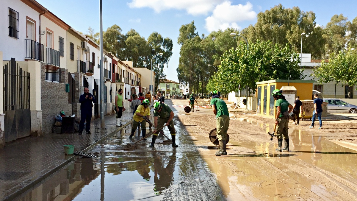 vecinos operarios Infoca limpieza inundaciones Campillos