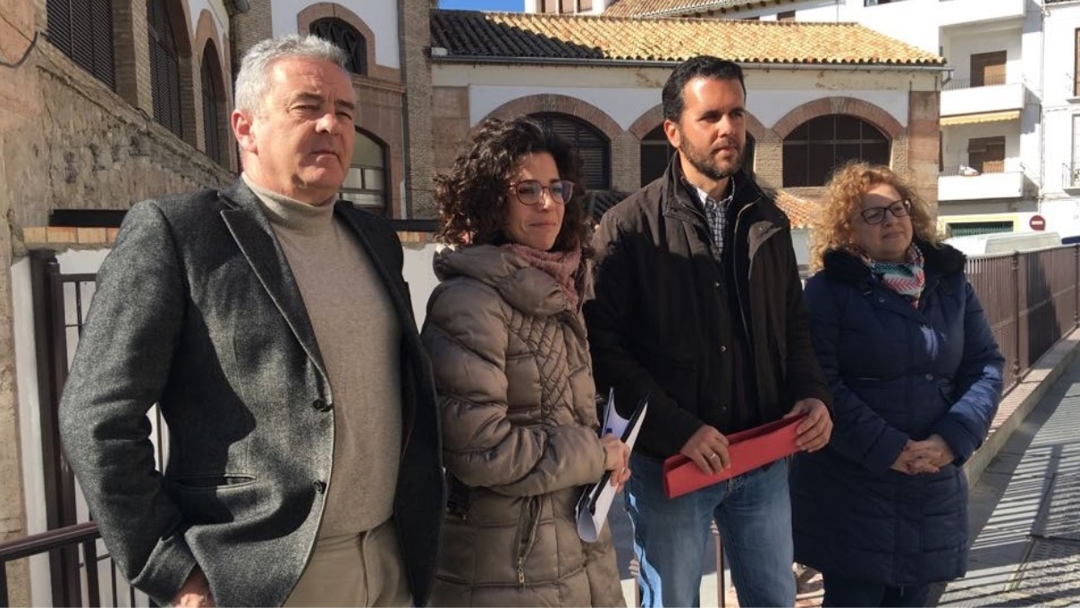 PSOE critica obra mercado abastos