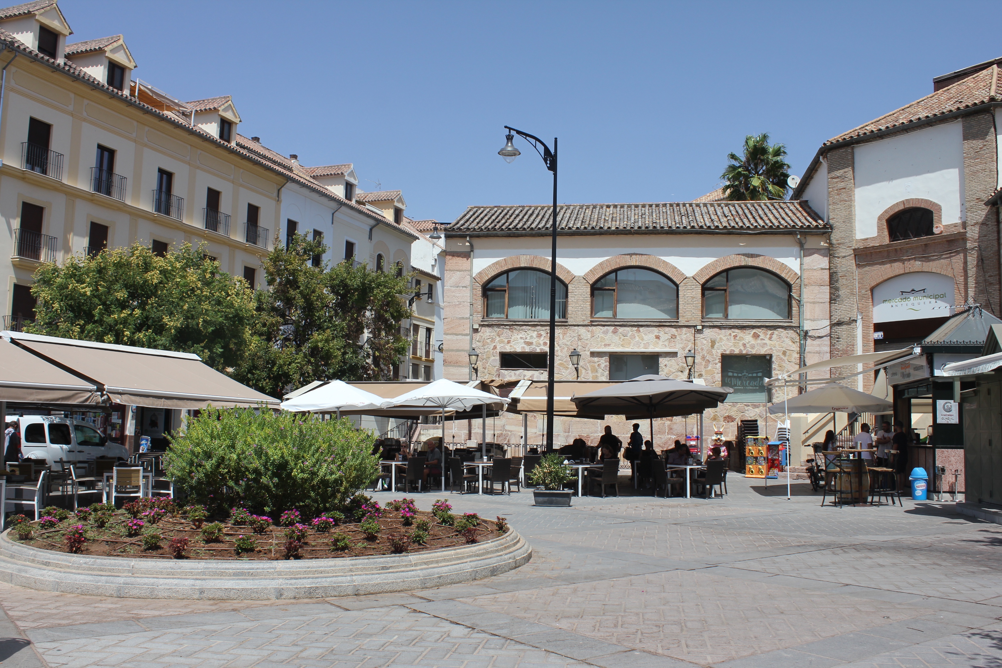 Terrazas de la hostelería junto al Mercado Municipal de Abastos