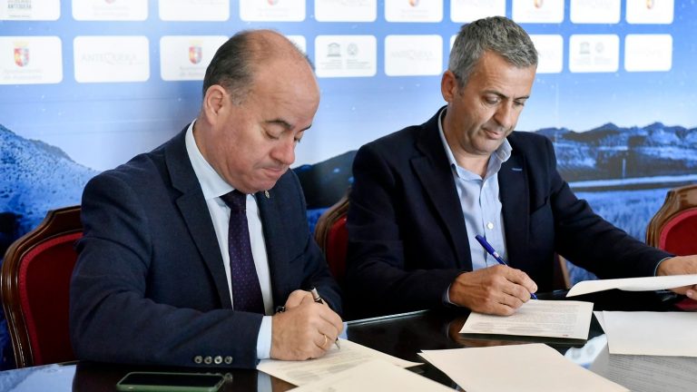 firma renovación patrocinio Federación Andaluza Pádel