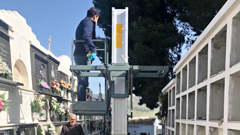Portaféretros cementerio Sierra Yeguas