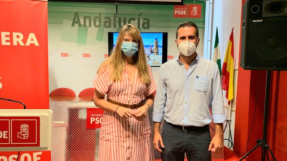 Estefanía Martín y Kiko Calderón sede PSOE Antequera