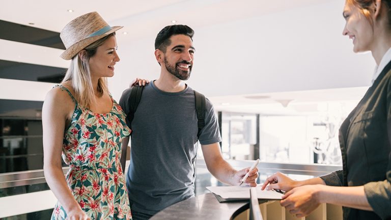 Recepción turistas hotel