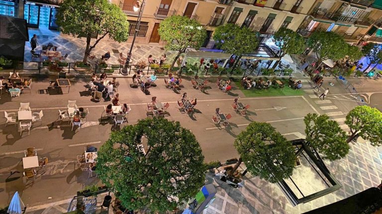 terrazas ocupando calzada Alameda