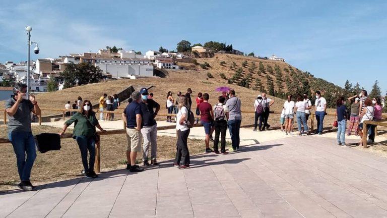 turistas cola dolmen Viera