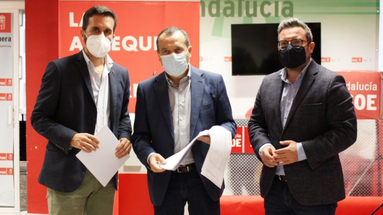 Kiko Calderón, José Luis Ruiz Espejo y Manuel Chicón valoran presupuestos Junta sede PSOE Antequera