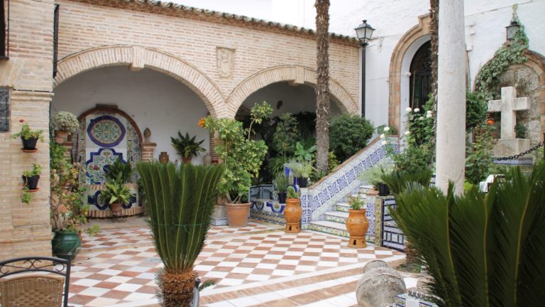 Patio Mausoleo del bandolero José María ‘El Tempranillo’