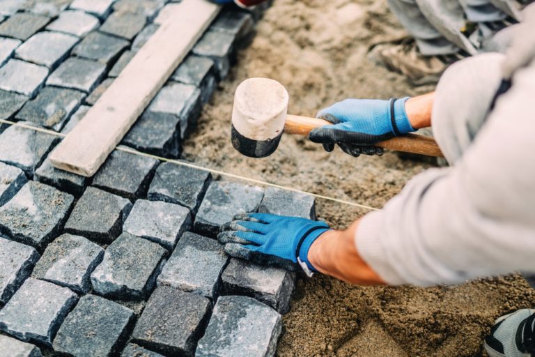 Cuevas de San Marcos busca peón albañil