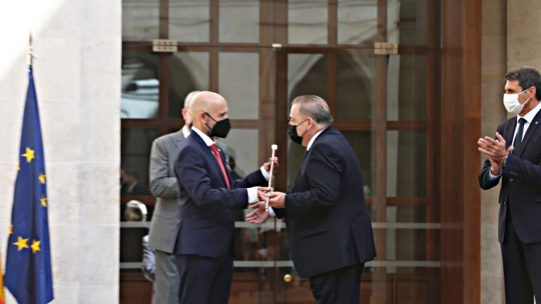 Javier Salas (i) releva Teófilo Ruiz en Subdelegación del Gobierno Málaga