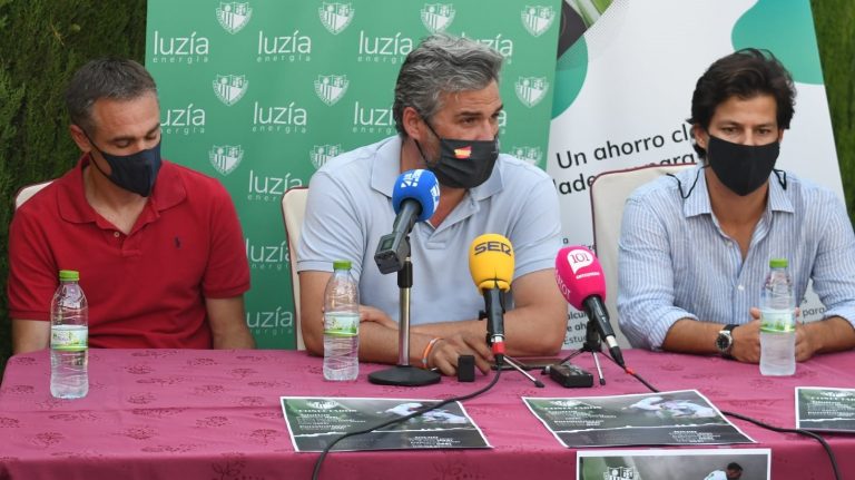 presentación campaña abonos Antequera Club de Fútbol y patrocinio Luzía Energía