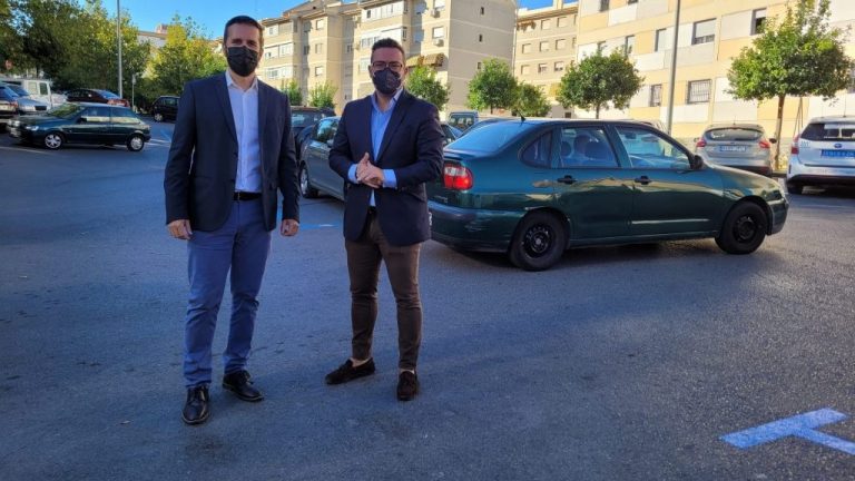 Kiko Calderón y Manuel Chicón aparcamiento avenida de la Estación frente Centro Salud Antequera