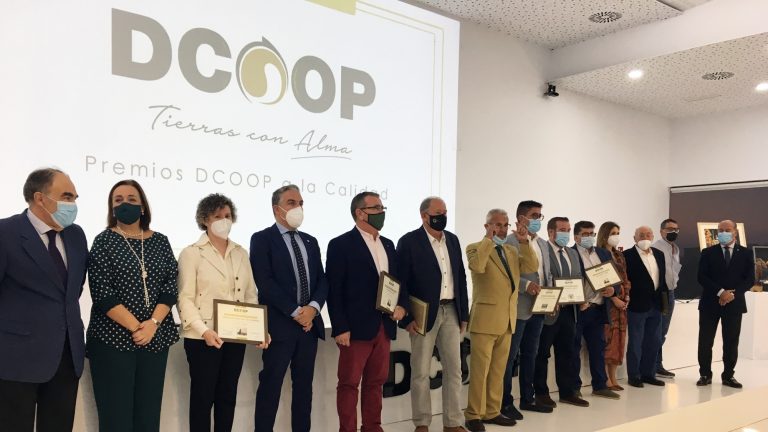 XXV Premios Dcoop a la Calidad - foto premiados y autoridades
