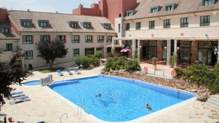 Hotel Antequera - vista piscina exterior
