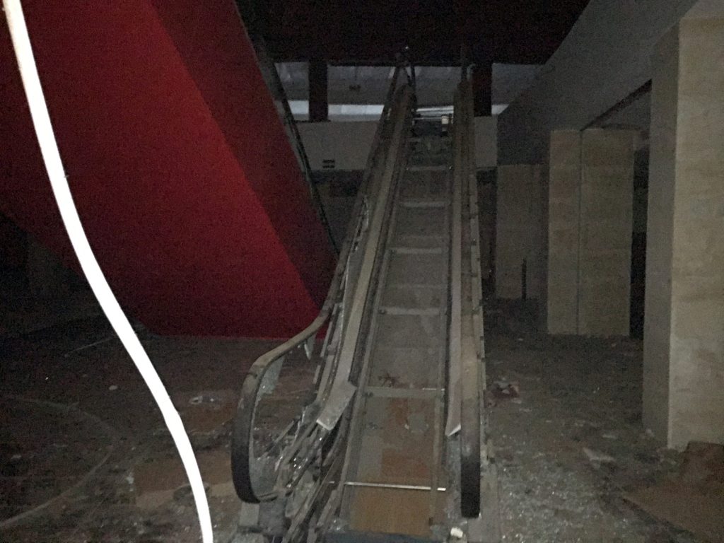 Palacio de Ferias Antequera - escaleras rotas (diciembre 2021)