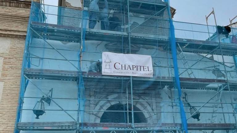 restauración fachada iglesia San Miguel Chapitel (diciembre 2021)