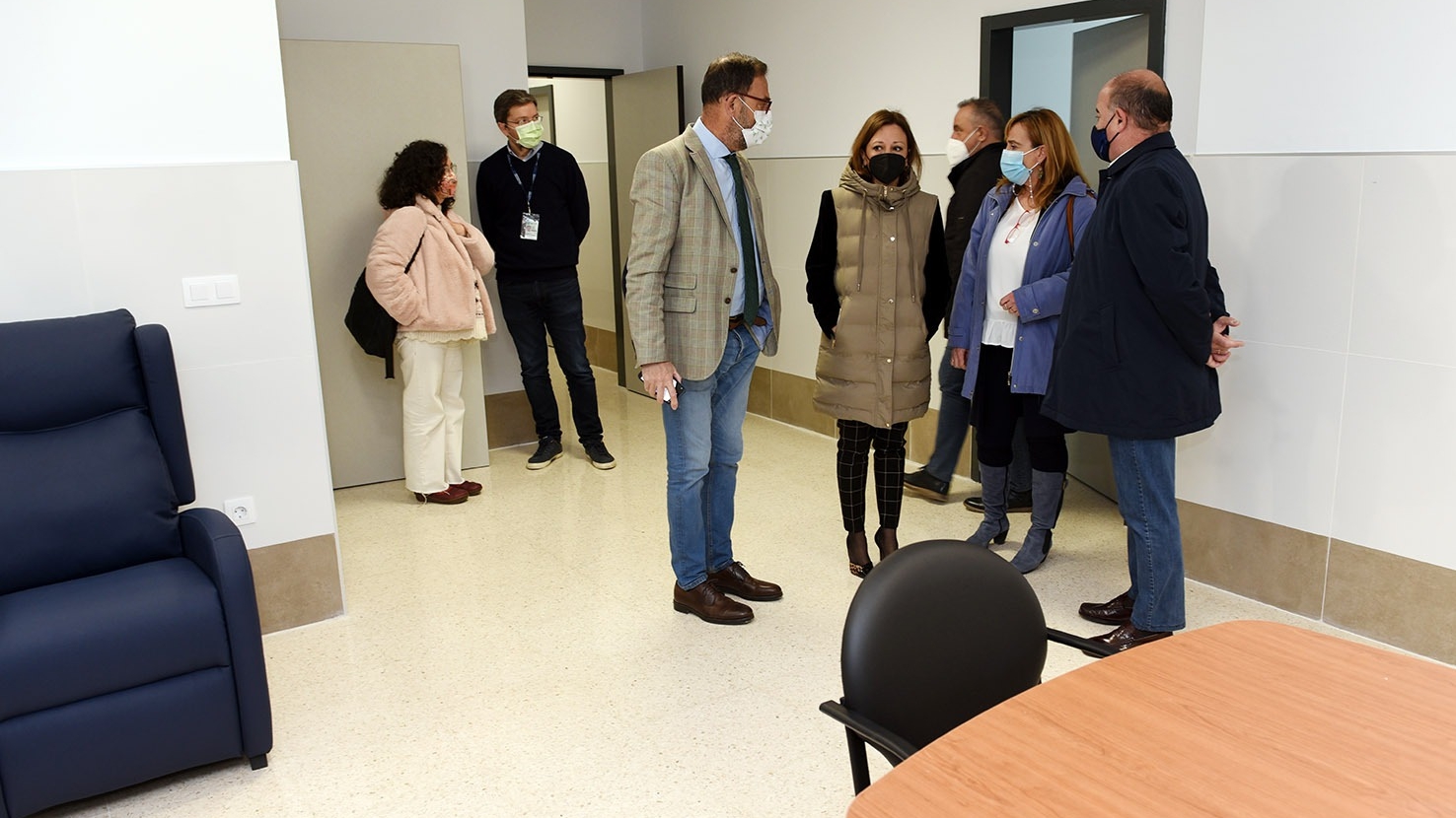visita Ayuntamiento y Delegación Gobierno Junta nuevo servicio urgencias Antequera