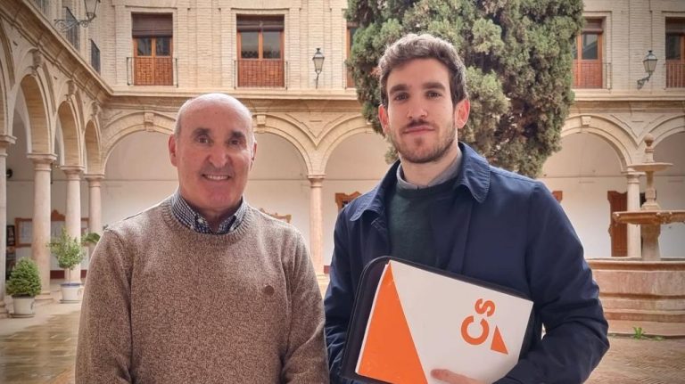 Alfonso Jiménez y José Manuel García Puche en el Ayuntamiento de Antequera
