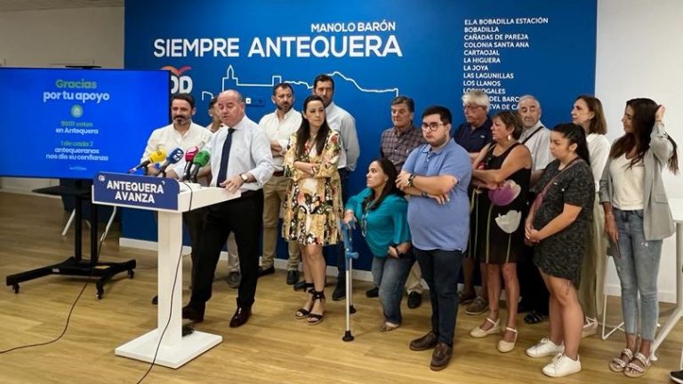 Barón ratifica en la sede del PP de Antequera su decisión de presentarse a la Alcaldía otra vez