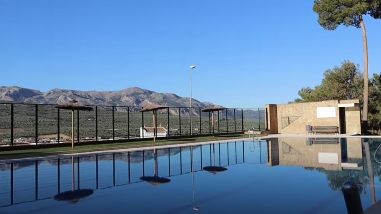 Piscina Municipal del Complejo Turístico Cien Caños de Villanueva del Trabuco