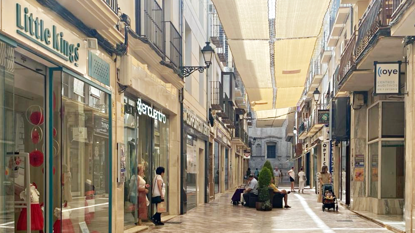 comercios de la calle Duranes de Antequera (junio 2022)