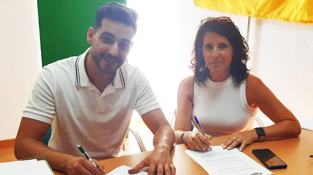 firma acuerdo Aceitunas Chicón Lebrón y Club Balonmano Los Dólmenes (agosto 2022)