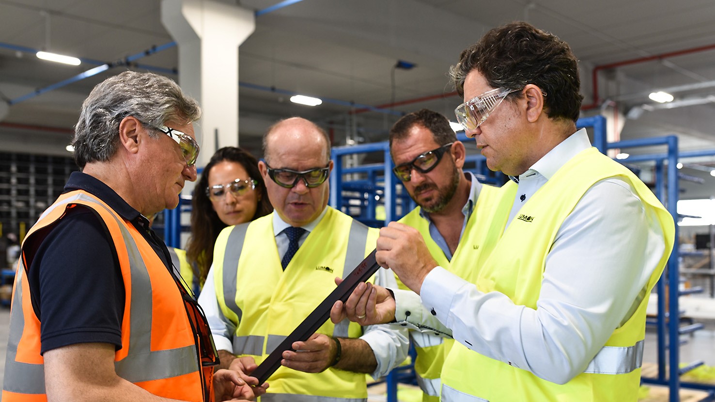 Visita del Gobierno municipal a la fábrica de Lumon en Antequera (agosto 2022)