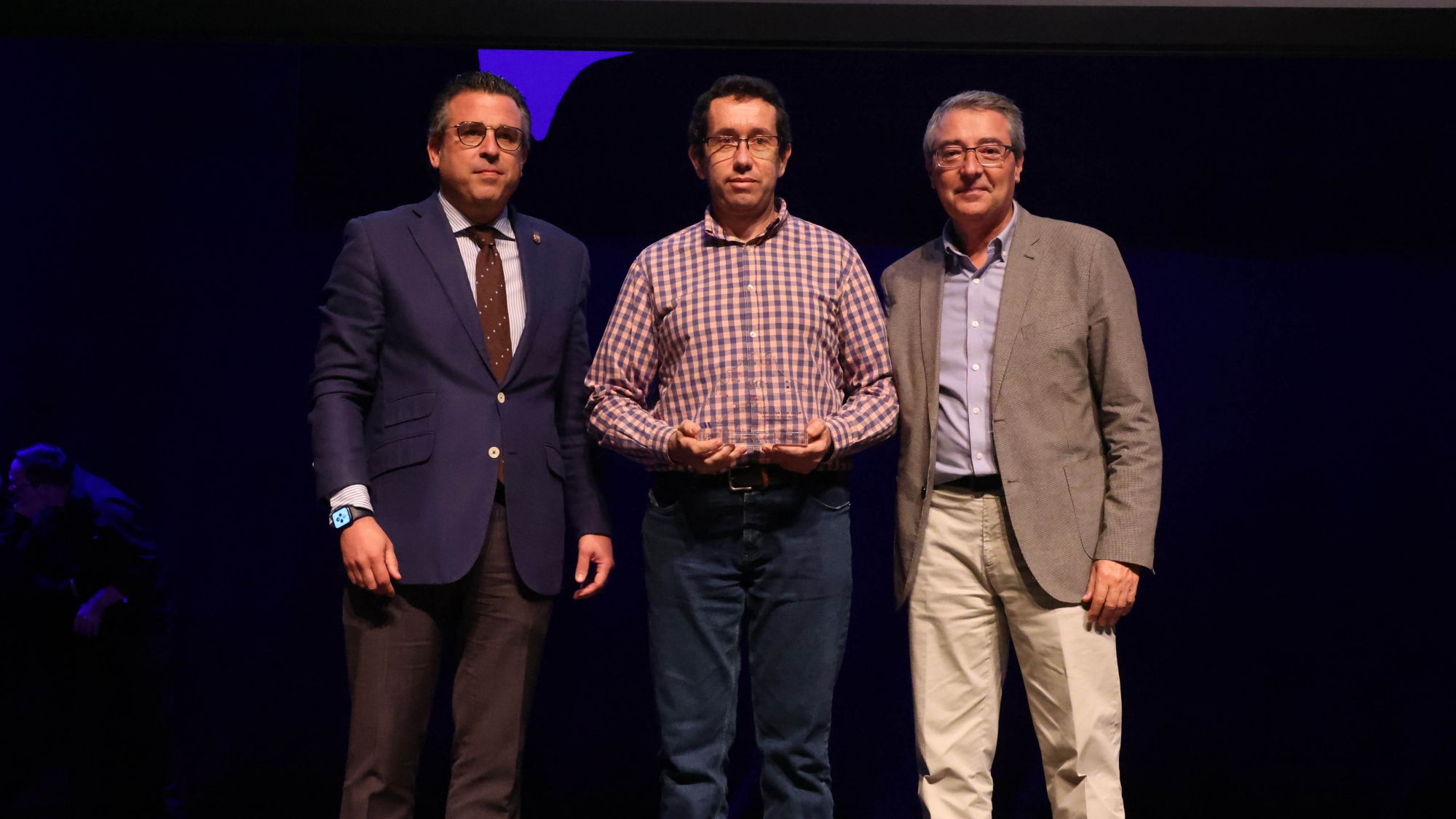 Entrega de los premios Tu iniciativa tiene valor en la comarca de Antequera - Primer premio del proyecto Te cambio esa idea, de Antonio Marín, de Almargen (noviembre 2022)