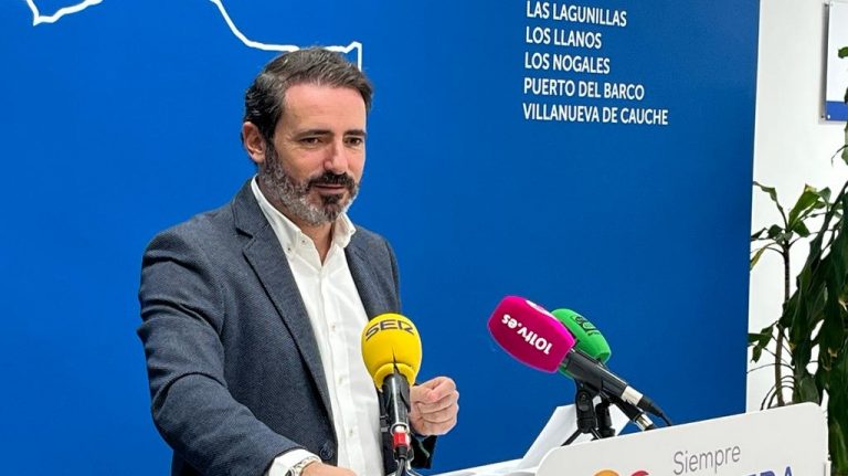José Ramón Carmona, presidente del PP de Antequera, valorando los Presupuestos de la Junta de 2023