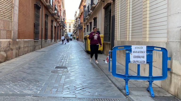 calle de la Laguna de Antequera cortada al tráfico (noviembre 2022)
