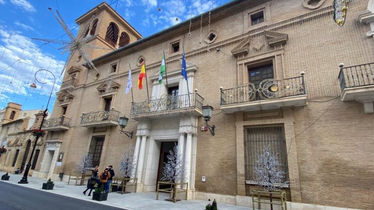Ayuntamiento de Antequera con la iluminación de Navidad (diciembre 2022)