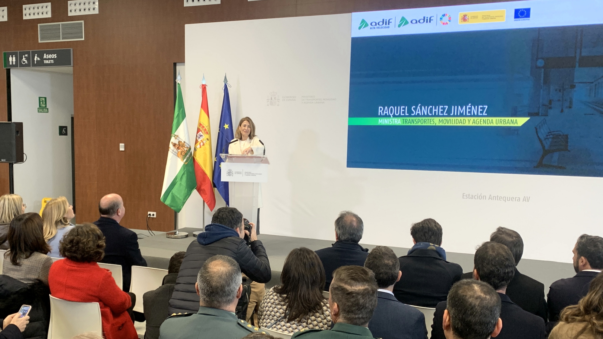 La ministra de Transportes, Raquel Sánchez, interviniendo en la inauguración de la estación Antequera AV (enero 2023)