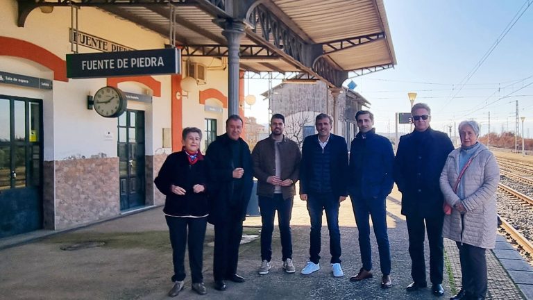Visita de técnicos de Renfe, Adif y el diputado Ignacio López a la Estación ferroviaria de Fuente de Piedra (enero 2023)