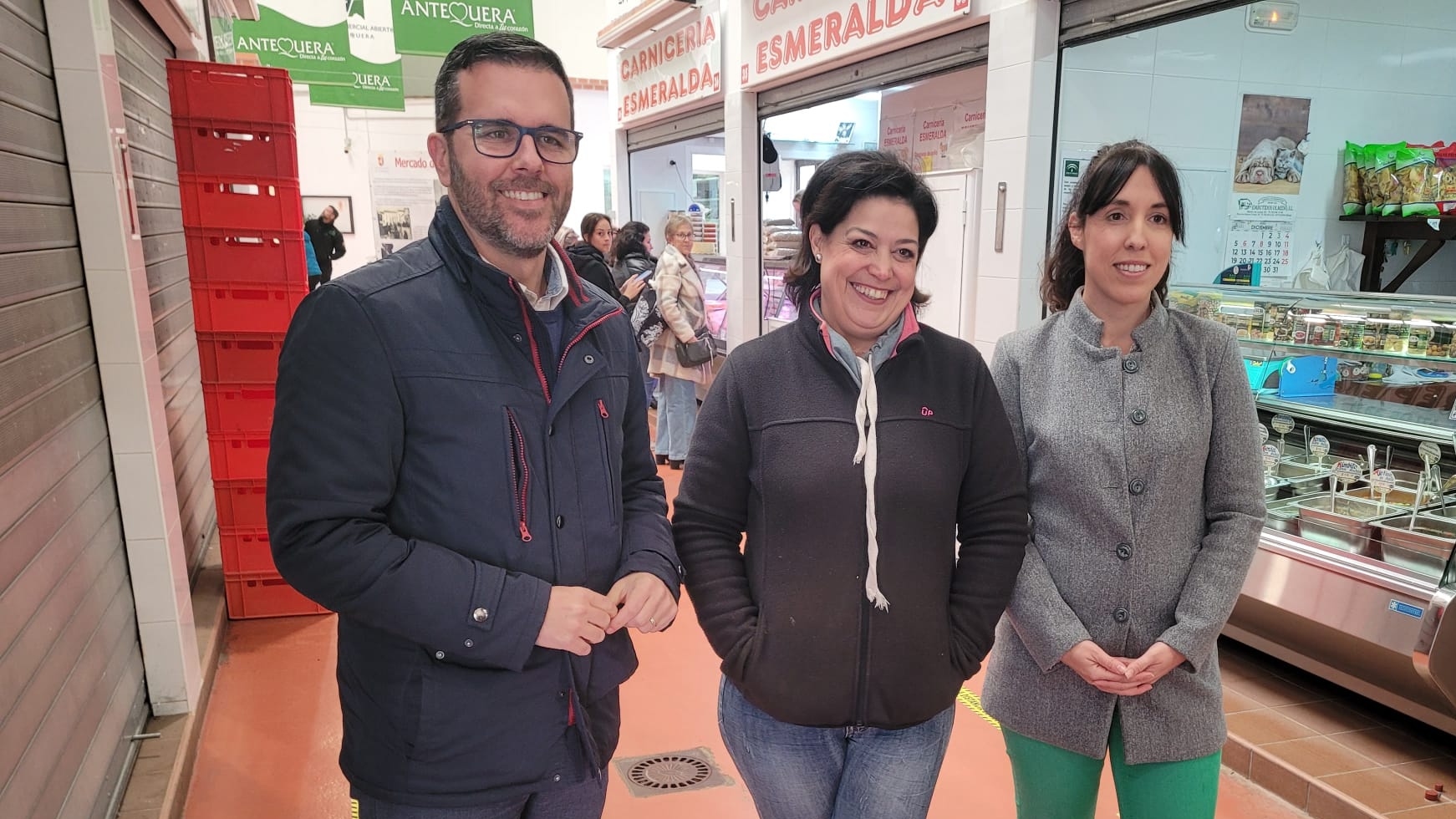 Kiko Calderón, Inma Torres y Noemí Escobar, en el Mercado Municipal de Antequera (febrero 2023)