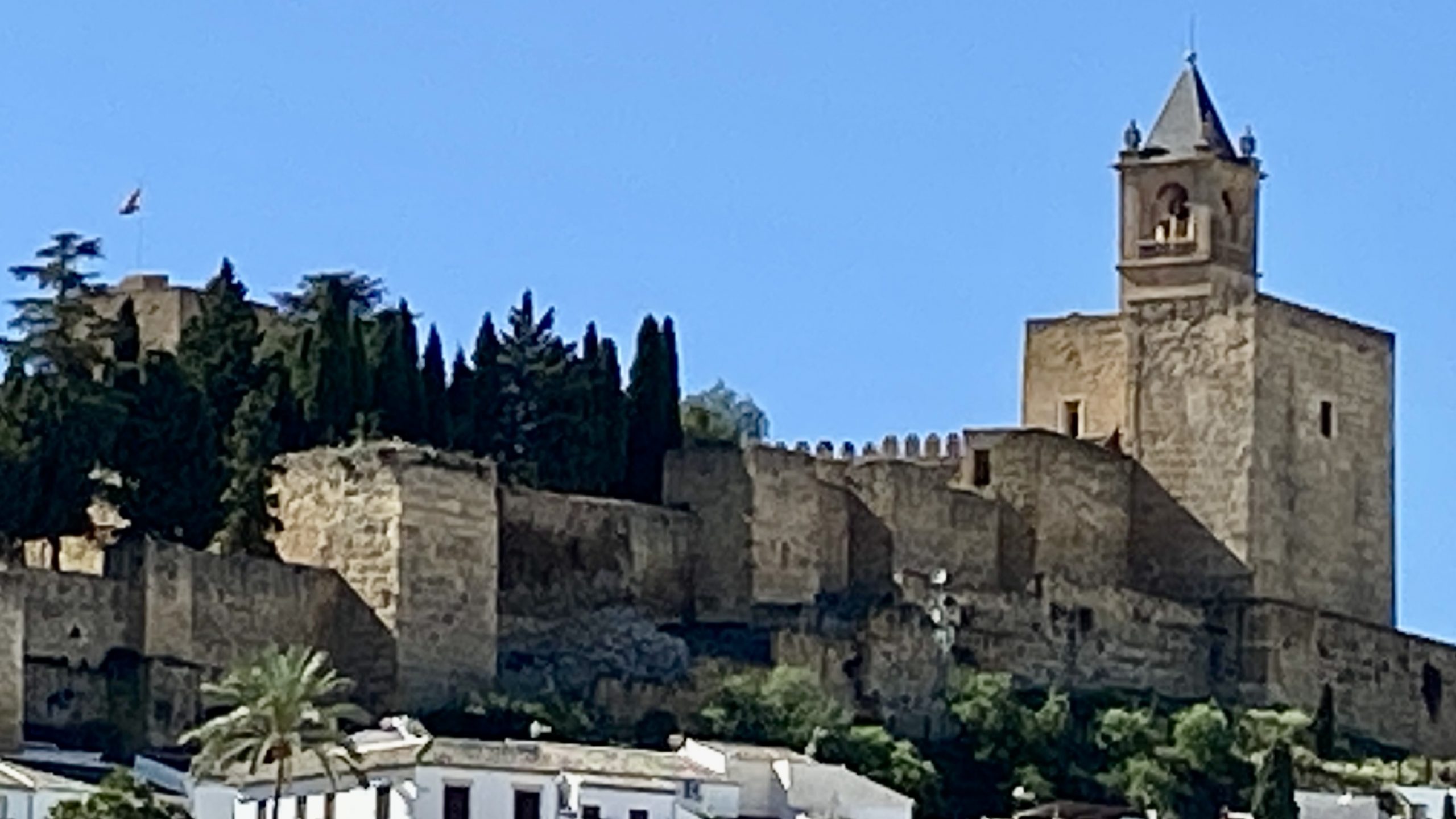 Alcazaba de Antequera, con parte de un muro desprendido