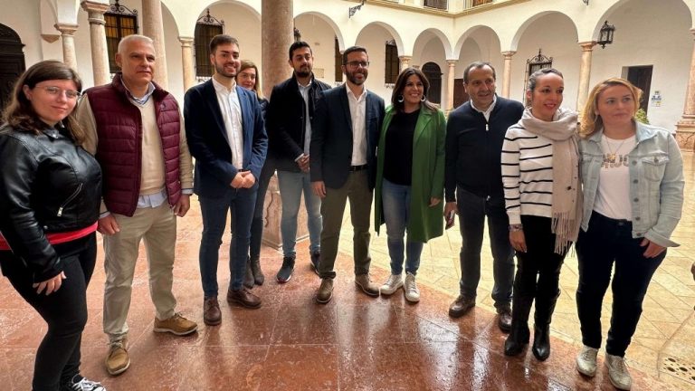 Miembros del PSOE en el edificio de San Juan de Dios