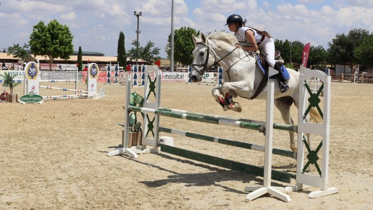 Amazona en el Concurso Nacional de Saltos de Ponis y Menores Ciudad de Antequera 2023