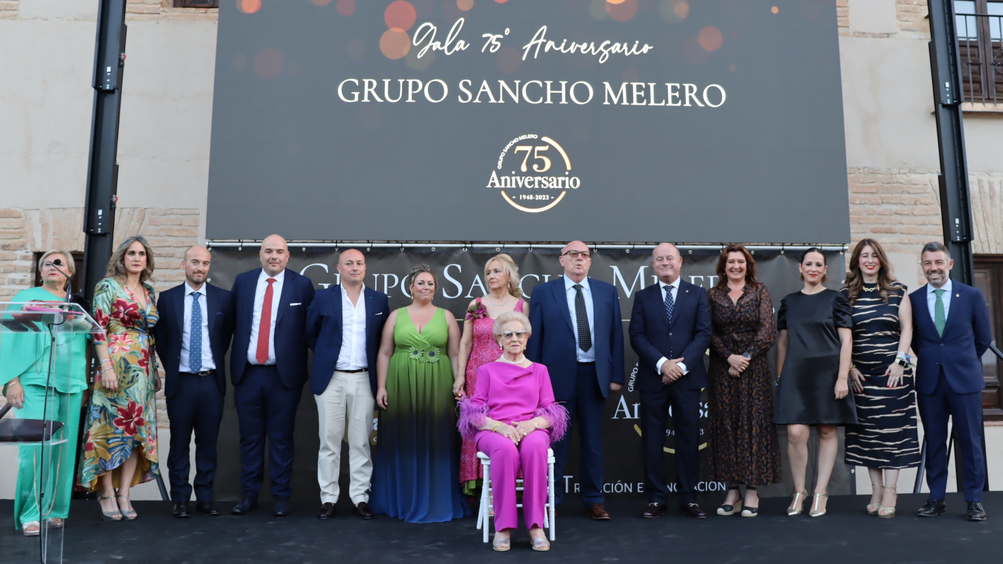 Autoridades y responsables del Grupo Sancho Melero, en la gala de celebración del 75 aniversario