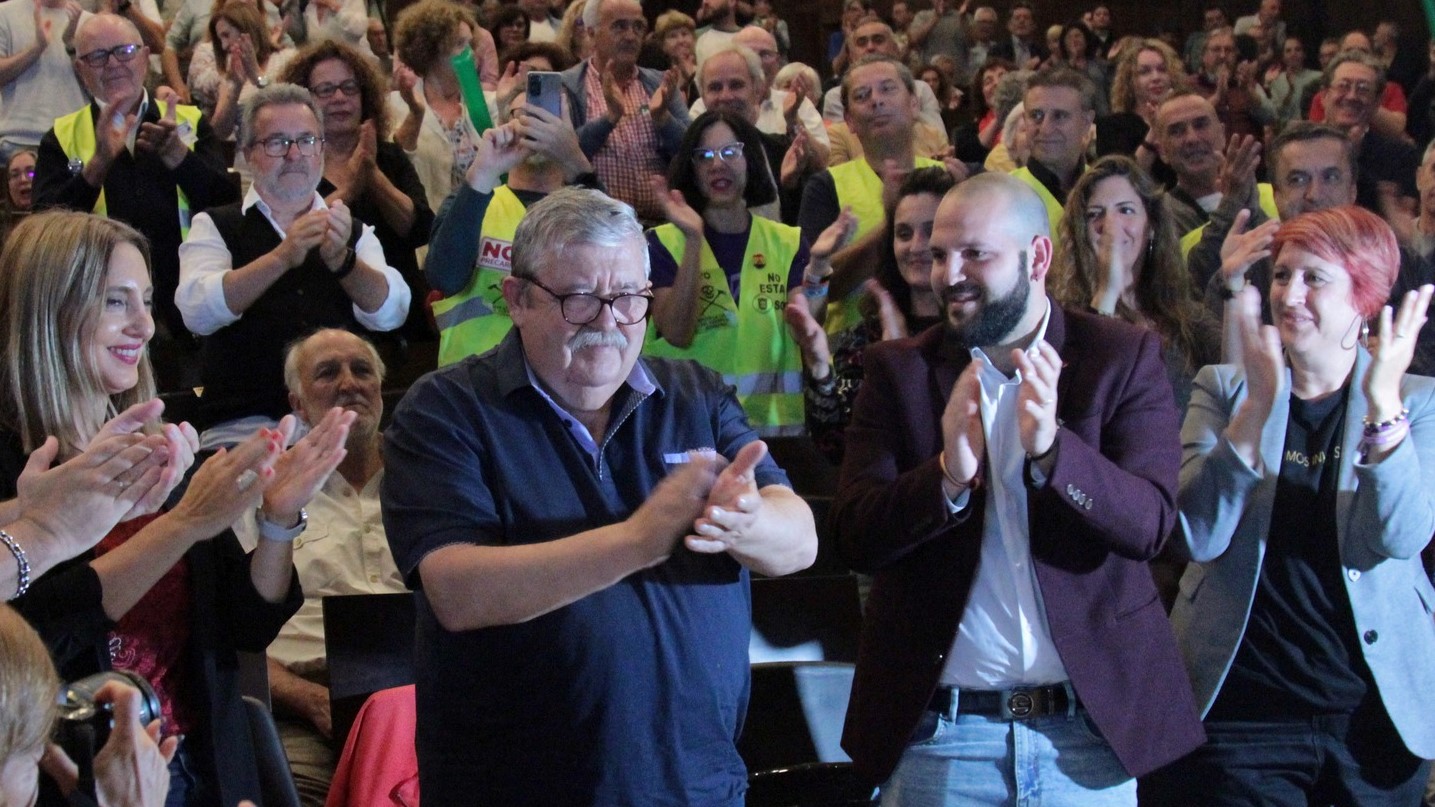 Antonio Romero, aplaudido por los asistentes de un acto de IU en Málaga en la pasada campaña de las municipales (foto Facebook IU Andalucía)