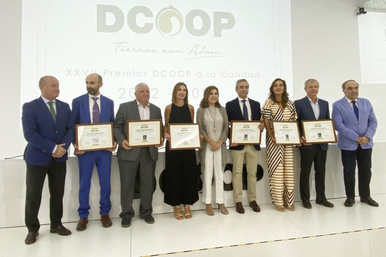 Autoridades y galardonados en los XXVII Premios Dcoop a la Calidad del Aceite (julio 2023) (1)