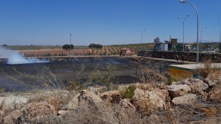Balsa de la planta de biogás de Agroenergía de Campillos (Foto Consorcio Provincial de Bomberos) (agosto 2023)